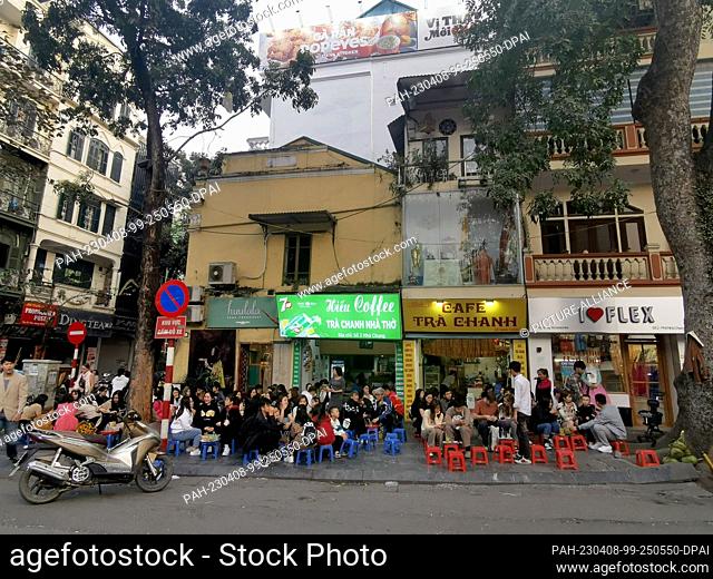 26 February 2023, Vietnam, Hanoi: People eat at various street restaurants in the Hoan Kiem neighborhood in Hanoi. Photo: Alexandra Schuler/dpa