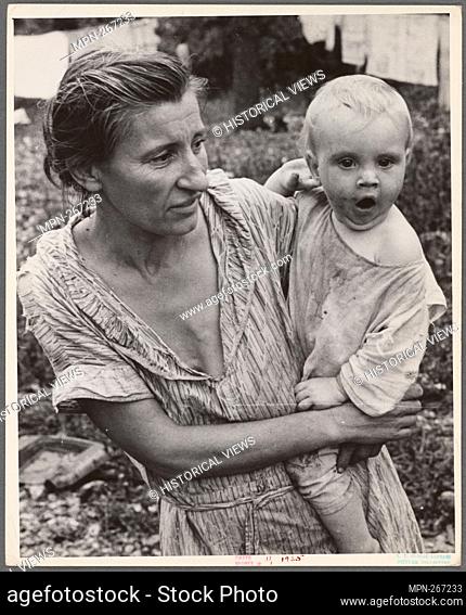 Family of Arkansas sharecropper. United States. Farm Security Administration (Sponsor) Shahn, Ben, 1898-1969 (Photographer)