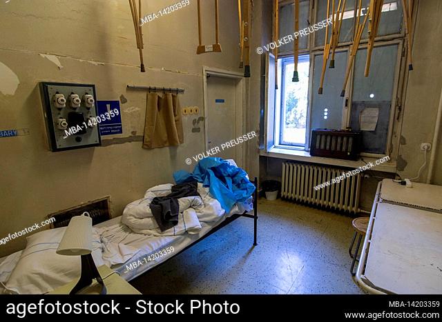 Brno (Brünn), Franz Kafka Spital, today hostel. The rooms are sparsely furnished with old hospital beds and old technical equipment and crutches as artwork from...