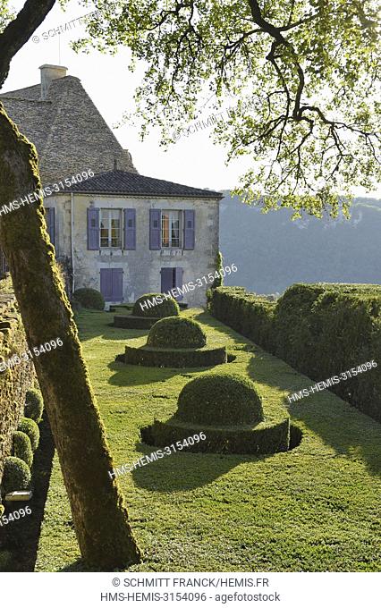 France, Dordogne, garden of Marqueyssac, Dordogne valley