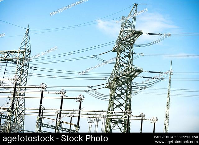 14 October 2023, Schleswig-Holstein, Wöhrden: A high-voltage pylon next to the Heide (West) substation. The west coast line from the Danish border to...