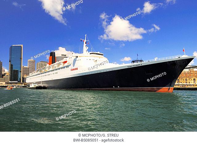 luxus cruise liner Queen Elizabeth 2 in Sydney, Australia, New South Wales