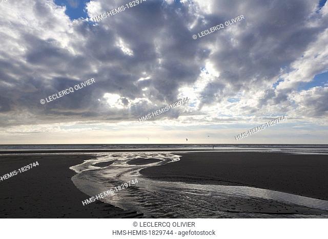 France, Pas de Calais, Wimereux, beach at low tide