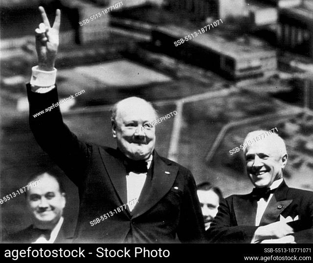Churchill Gives Victory Sign - Winston Churchill acknowledges applause of the nearly 14, 000 persons who heard his speech at M.I.T