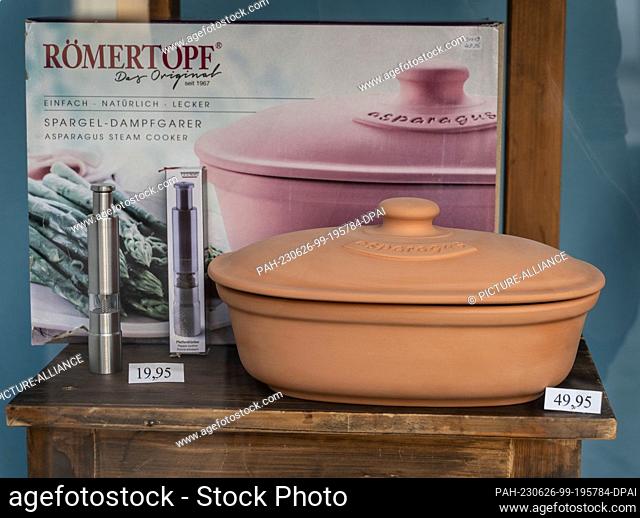 26 June 2023, Bavaria, Blaubeuren: A clay pot from the company Römertopf Keramik GmbH & Co, in this case for cooking asparagus