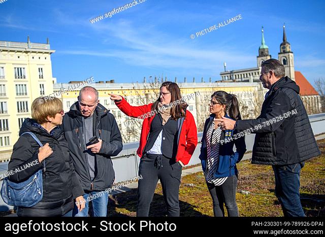 01 March 2023, Saxony-Anhalt, Magdeburg: Carola Schumann (l-r, FDP), member of the city council of Magdeburg, Roland Zander from the faction Gartenpartei Im...