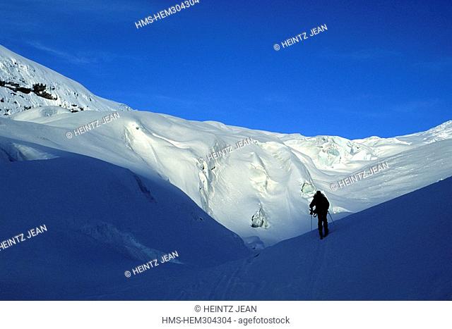 Norway, Sogn Og Fjordane County, Ski touring in one of the sides of Jostedal glacier, the biggest glacier of Europe