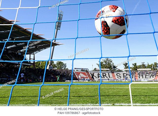 goal to 1: 0, the ball in the net, goalkeeper Avdo Spahic (Energie Cottbus) is deteriorating. GES / Soccer / 3rd league: Karlsruher SC - Energie Cottbus, 29