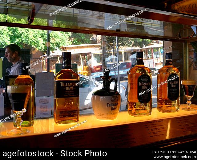 PRODUCTION - 19 September 2023, USA, San Francisco: Whiskey bottles stand in a display case at the Buena Vista Cafe. Photo: Barbara Munker/dpa