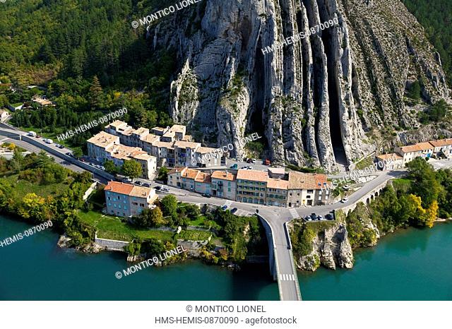 France, Alpes de Haute Provence, Sisteron, the rock of the Baume and Durance