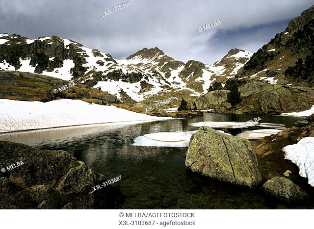 Estany mort. Aiguestortes National Park. LLeida. Pyrenees, Spain