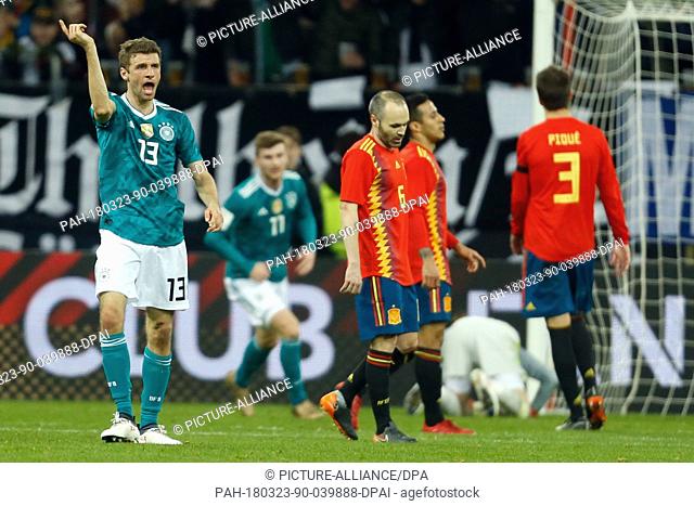 23 March 2018, Germany, Duesseldorf: Soccer, friendly match, Germany vs. Spain at the ESPRIT arena: Germany's Thomas Mueller (L) celebrates scoring the 1-1 goal...