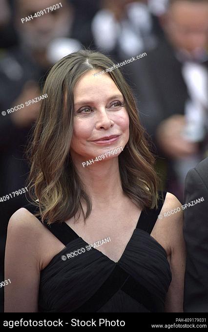 CANNES, FRANCE - MAY 18: Calista Flockhart attends the ""Indiana Jones And The Dial Of Destiny"" red carpet during the 76th annual Cannes film festival at...