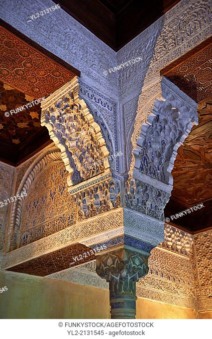 Detailof the Arabesque Moorish architectural pillar capital in the Mexuar administrative rooms in the Palacios Nazaries. Alhambra, Granada, Andalusia, Spain