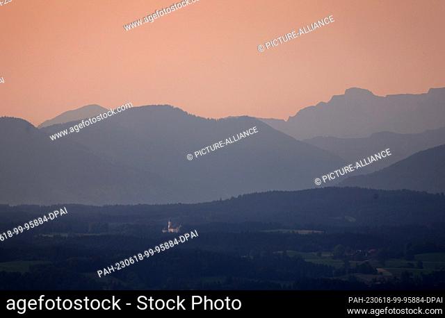 18 June 2023, Bavaria, Steingaden: In the sunrise, the Wieskirche stands in front of the panorama of the Alps. Photo: Karl-Josef Hildenbrand/dpa