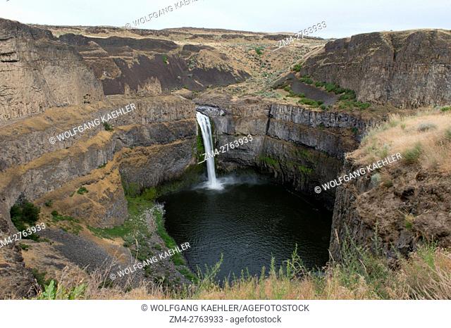 View of Palouse Falls at the Palouse Falls State Park in eastern Washington State, USA