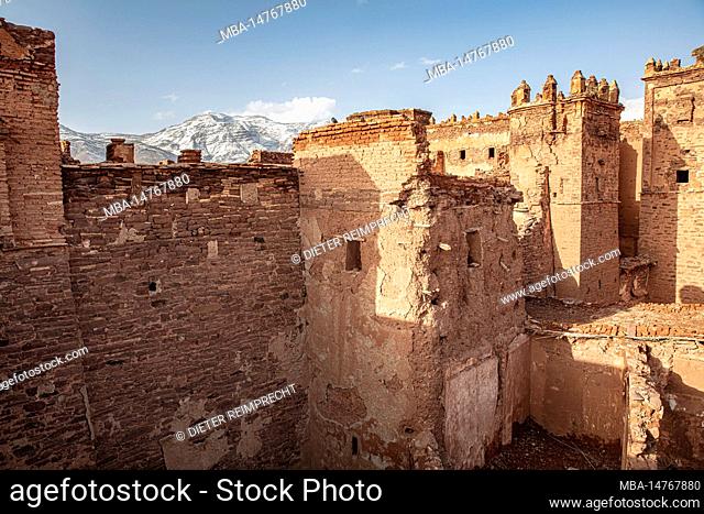 Morocco, Telouet, Telouet Kasbah, Glaoui Palace, castle, caravans route, wall, battlements