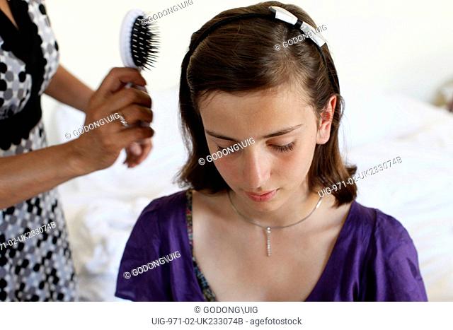 Combing a girl, Great Britain