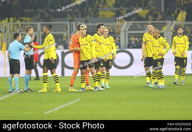 firo: 13.12.2023 Football, Soccer, Men's UEFA Champions League BVB Borussia Dortmund - Paris St.Germain Haller, Reina Hummels Reus after the final whistle