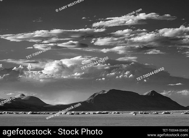 United States, Oregon, Landscape with mountains and clouds