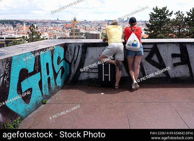 06 June 2022, Czech Republic, Prag: Tourists stand in Letna Park and look at the Old Town of Prague. Photo: Sebastian Kahnert/dpa