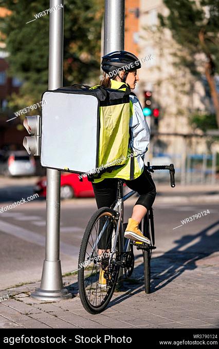 on the move, service, Bicycle Courier