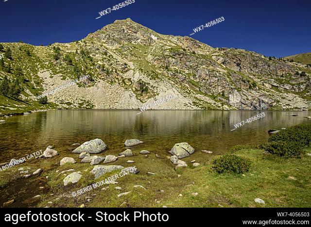 Estany Gran de la Pera lake in summer. In the background, the Perafita peak (Cerdanya, Catalonia, Spain, Pyrenees)