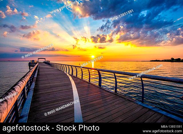 Schleswig-Holstein, Baltic Sea coast, Ostseebad Niendorf in the Bay of Lübeck, sunrise at the pier