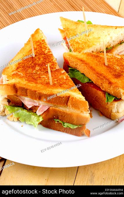 Vegetable sandwich with ham and cheese