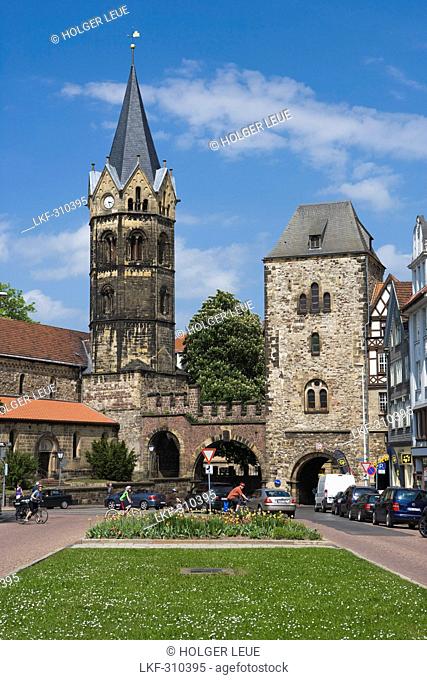 Nikolaikirche church and town gate at Karlsplatz square, Eisenach, Thuringia, Germany, Europe