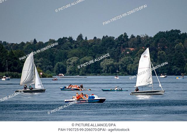 25 July 2019, Berlin: Sailing boats, pedal boats and canoes are on the way on the Wannsee. A new heat wave makes Germany sweat with record-breaking temperatures