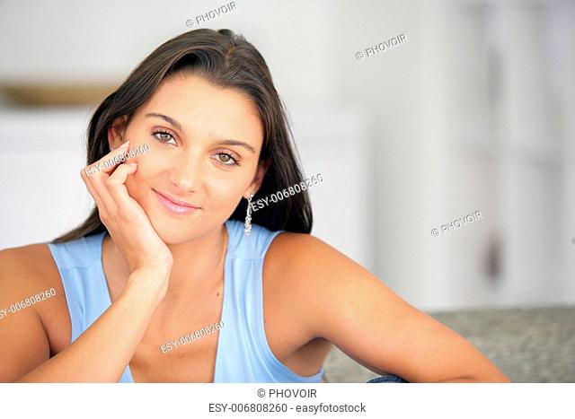 Young brunette resting her chin on her hand