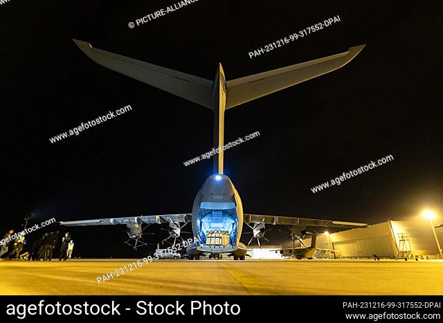 16 December 2023, Lower Saxony, Wunstorf: Relief supplies are loaded onto an Airbus A400M air force transport aircraft at Wunstorf Air Base