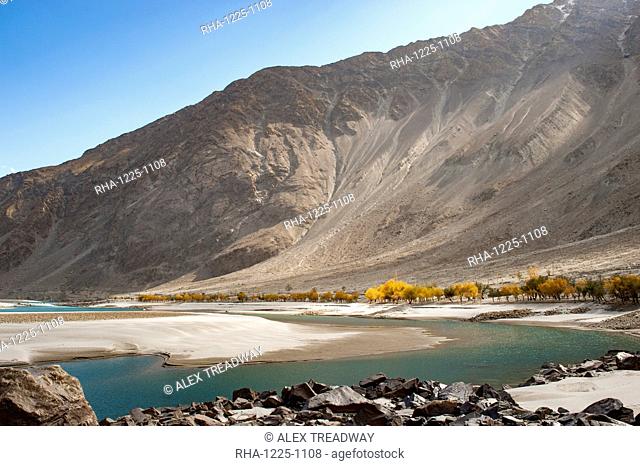 The crystal clear Shyok River in the Khapalu valley near Skardu, Gilgit-Baltistan, Pakistan, Asia