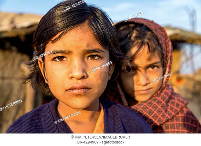 Girls, portrait, Pushkar, Rajasthan, India