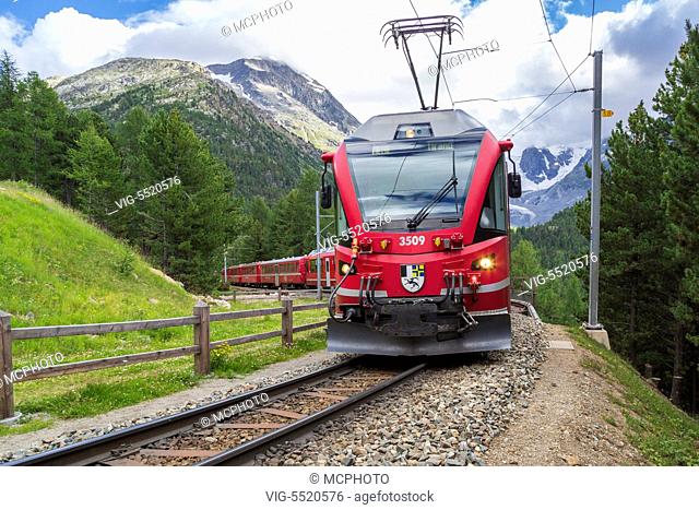 Bernina-Express, Rhaetischen Bahn, Pontresina, Graubuenden, Schweiz - Bernina Express, Switzerland, Grisons, Pontresina - 16/08/2014