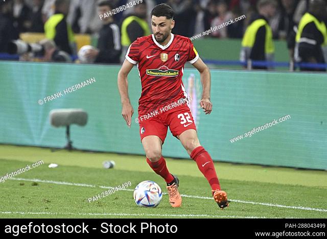 Vincenzo GRIFO (SC Freiburg), action, individual action, single image, cut out, full body shot, whole figure 79th DFB Cup final