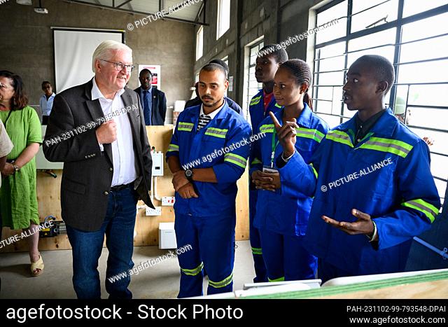 dpatop - 02 November 2023, Zambia, Lusaka: German President Frank-Walter Steinmeier visits the Fountain Gate Vocational School and talks to students there