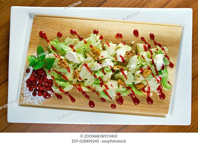 salad with pears, walnuts