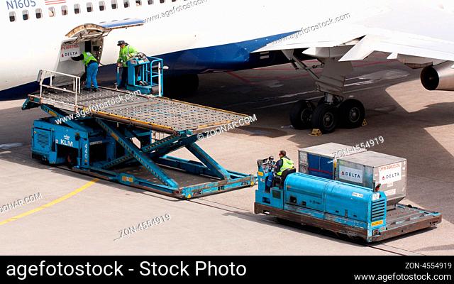 AMSTERDAM - MAY 11: Boeing 767-332ER of Delta is being loaded by ground personal before taking off from Schiphol airport located in Amsterdam, on May 11, 2012