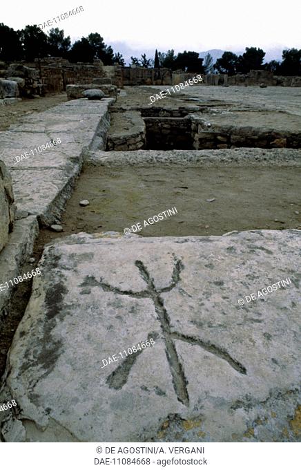 Zoomorphic engraving on stone, ruins of the Palace of Phaistos, Crete, Greece. Minoan civilisation, 17th-15th century BC