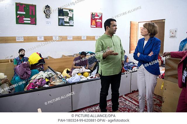 24 March 2018, India, New Delhi: Elke Buedenbender (R), wife of German President Steinmeier, visiting the NGO Goonj and being lead through the productions halls...