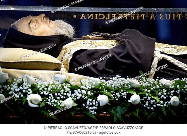 Exposition of the relics of Padre Pio and St. Leopold Mandic in the Vatican Basilica for the Jubilee for Prayer Groups of Padre Pio Vatican City