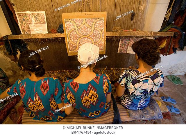 Carpet weavers, Khiva, Uzbekistan, Central Asia