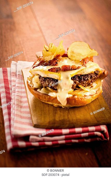 Hamburger with Raclette cheese
