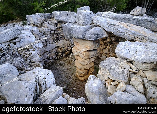 Hospitalet Vell, square Talayot with remains of its stone slab roof, Talayotic habitat core, Manacor municipality, Mallorca, Balearic Islands, Spain, Europe