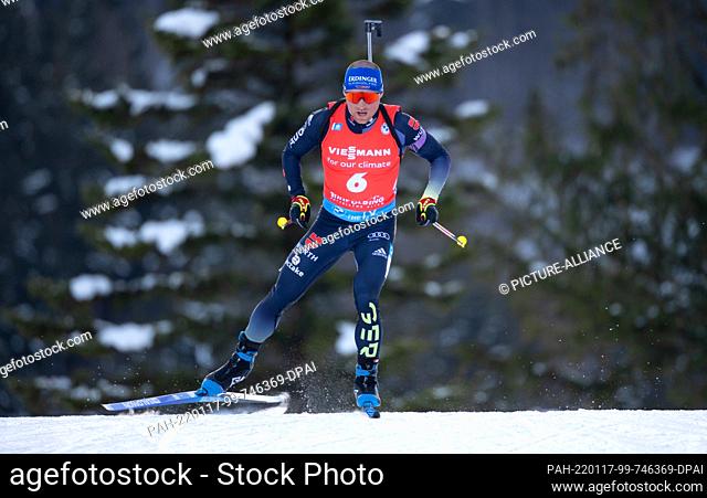 16 January 2022, Bavaria, Ruhpolding: Biathlon: World Cup, Pursuit 12.5 km in Chiemgau Arena, men. Erik Lesser from Germany in action