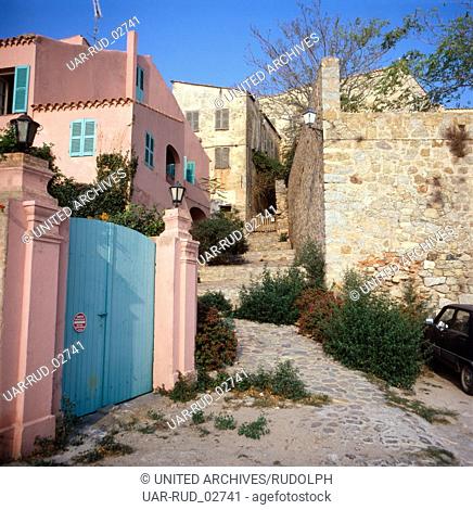 Die malerische Altstadt von Calvi, Korsika 1980er Jahre. The picturesque old town of Calvi, Corsica 1980s