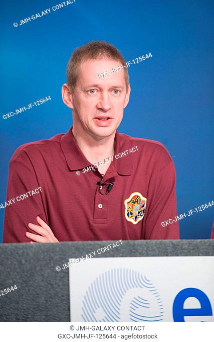 European Space Agency astronaut Frank DeWinne, Expedition 20 flight engineer and Expedition 21 commander, responds to a question from a reporter during an...