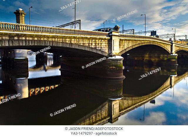 Scotland, Glasgow, Glasgow City  Glasgow bridge and railway bridge spanning the River Clyde in Glasgow
